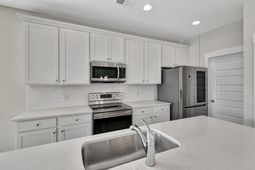 7811 Park Gate Drive photo 4