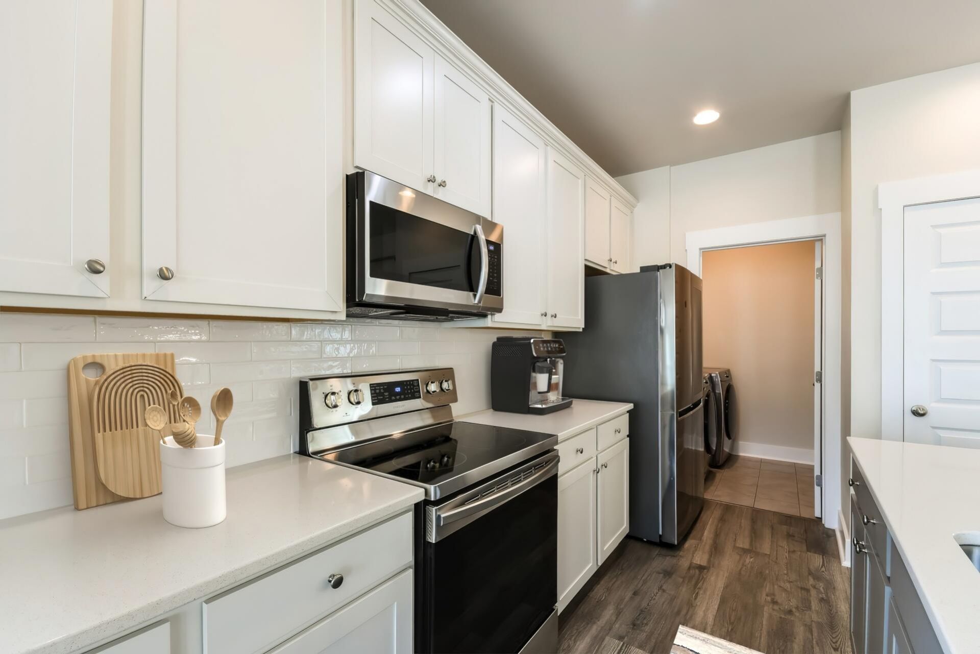 7811 Park Gate Drive Photo 8