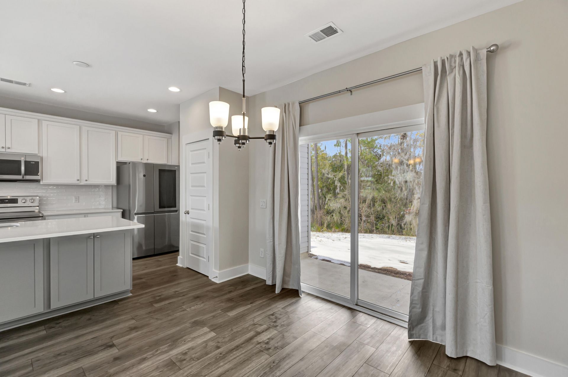7811 Park Gate Drive Photo 8