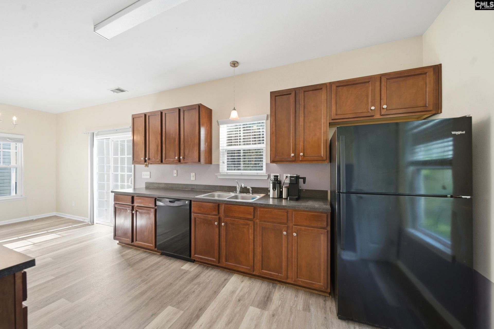 163 Stanley Court Photo 6