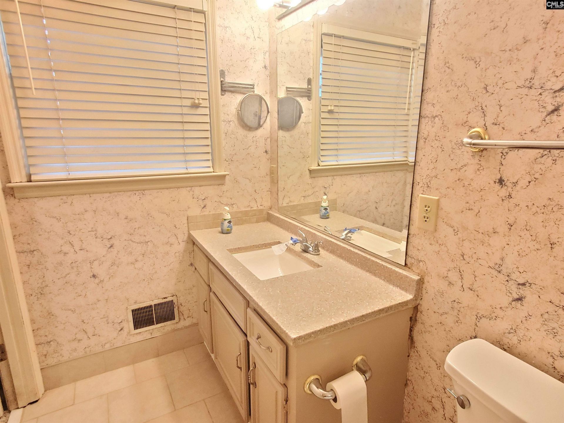 226 Lancer Drive  Photo 17