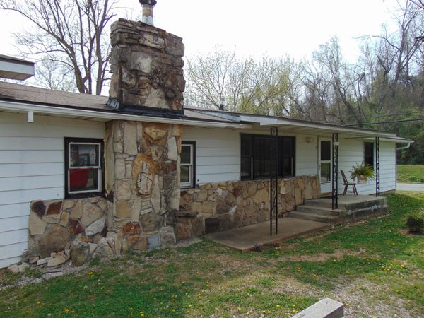 1101 Sapp Street , Cassville, MO 65625