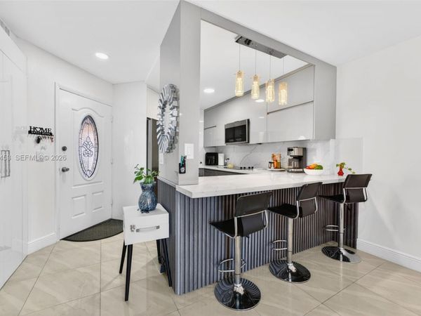 1750 W 46th St , Unit 412, Hialeah, FL 33012