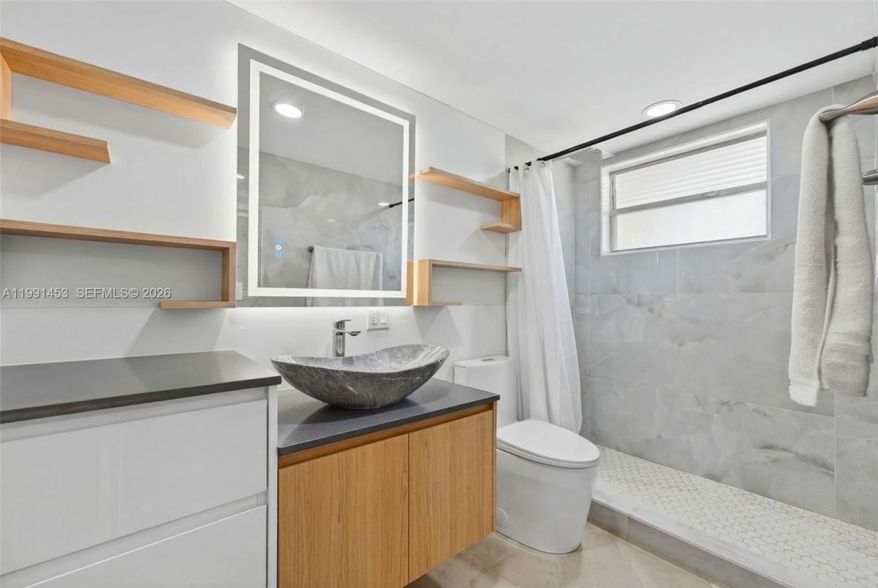 1750 W 46th St , Unit 412, Hialeah, FL 33012 Photo