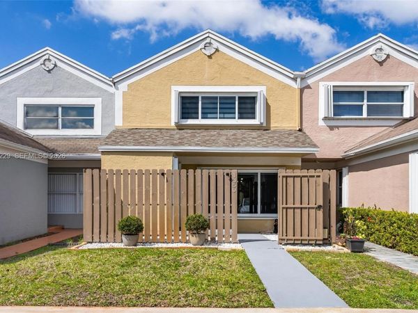 1350 NW 123rd Ave, Pembroke Pines, FL 33026