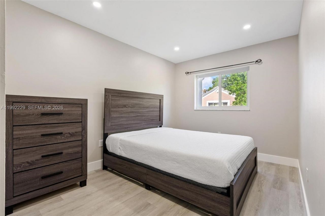 1350 NW 123rd Ave, Pembroke Pines, FL 33026 Photo