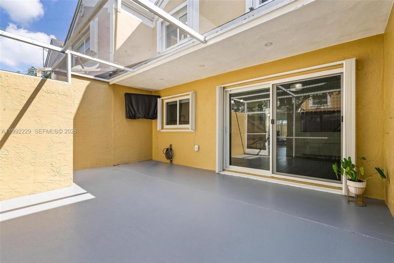 1350 NW 123rd Ave, Pembroke Pines, FL 33026 Photo