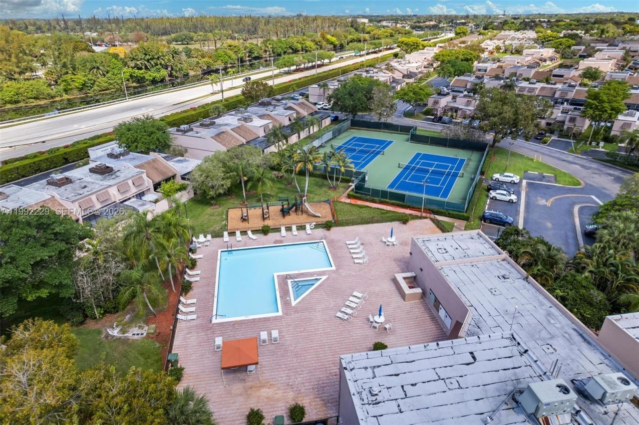 1350 NW 123rd Ave, Pembroke Pines, FL 33026 Photo