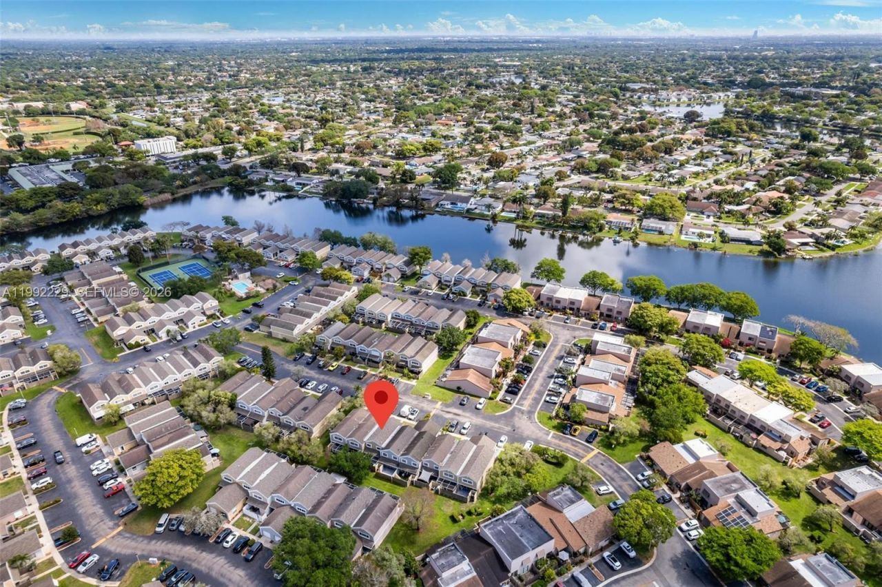 1350 NW 123rd Ave, Pembroke Pines, FL 33026 Photo