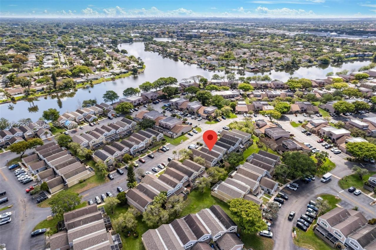 1350 NW 123rd Ave, Pembroke Pines, FL 33026 Photo