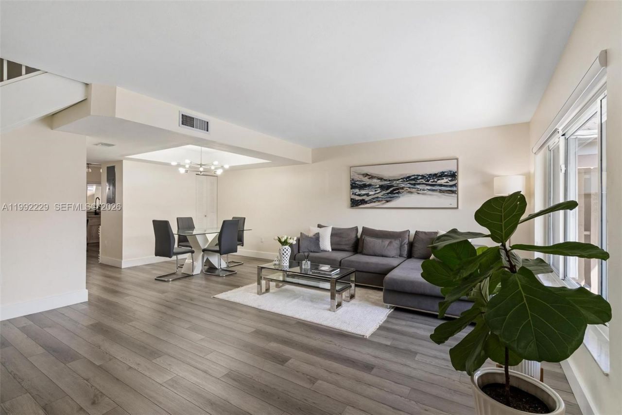 1350 NW 123rd Ave, Pembroke Pines, FL 33026 Photo