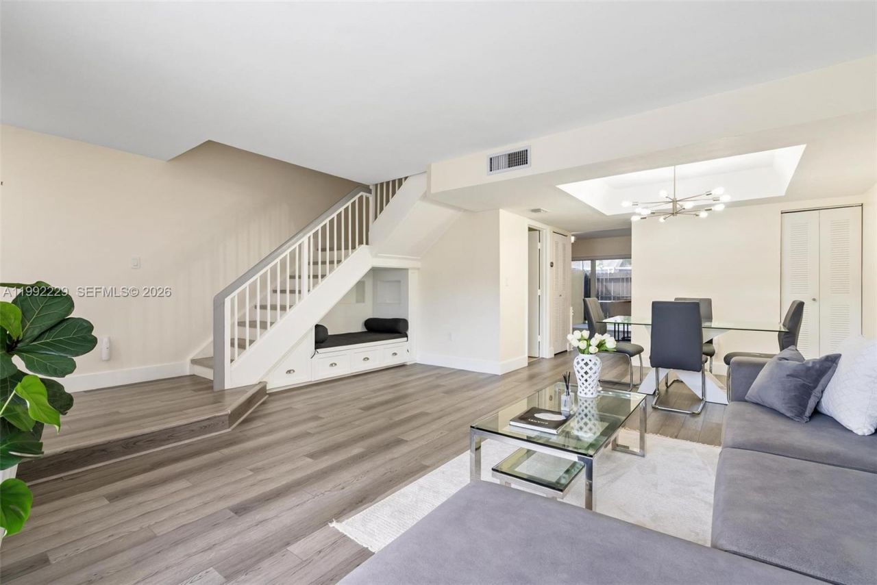 1350 NW 123rd Ave, Pembroke Pines, FL 33026 Photo