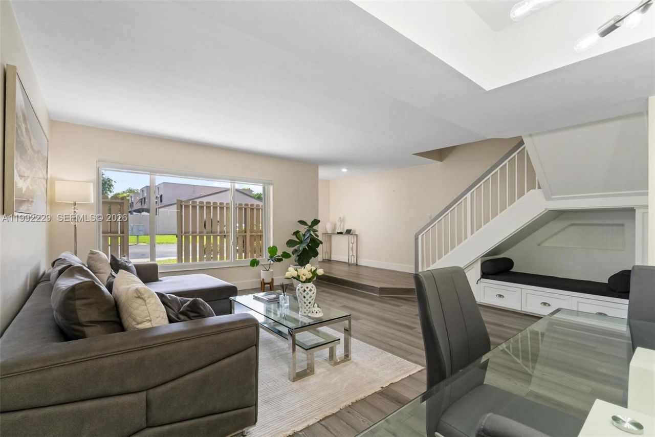 1350 NW 123rd Ave, Pembroke Pines, FL 33026 Photo