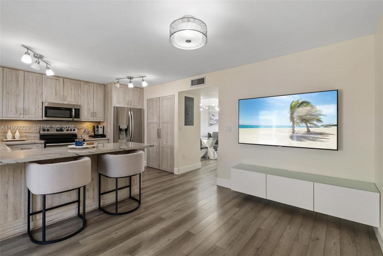 1350 NW 123rd Ave, Pembroke Pines, FL 33026 Photo