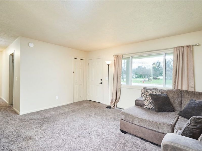 332 N River Road, Munroe Falls, OH 44262 Photo 3