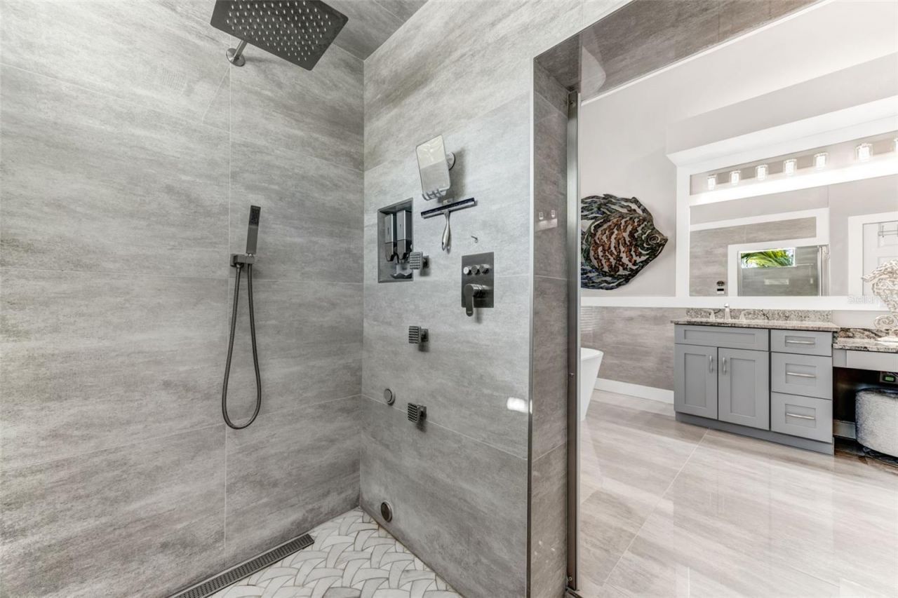 1307 Alhambra Drive, Apollo Beach, FL 33572 Photo