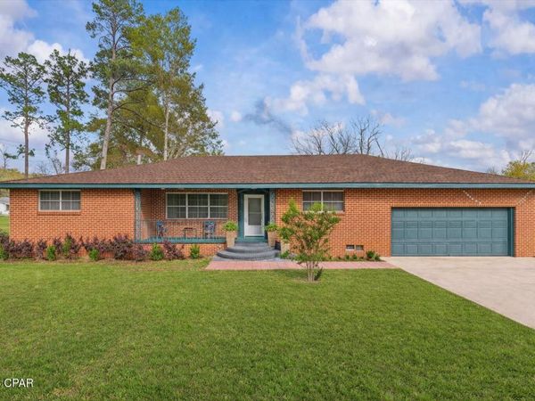 1021 8th Avenue, Graceville, FL 32440