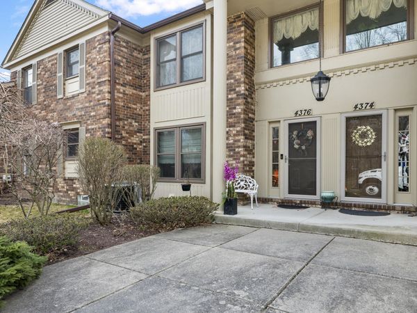 4376 Knightsbridge Lane, West Bloomfield, MI 48323