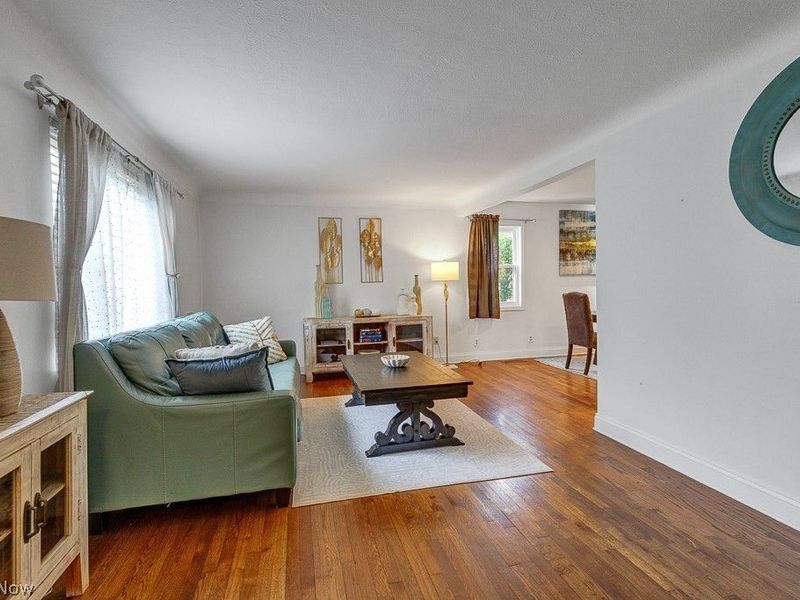 4855 Edsal Drive, Lyndhurst, OH 44124 Photo 3