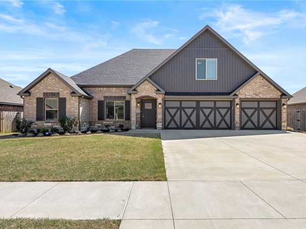 1057 Ruscello Avenue, Tontitown, AR 72762