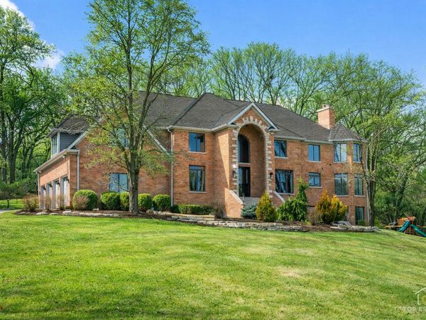 25676 N Canyon Creek Court, Barrington, IL 60010