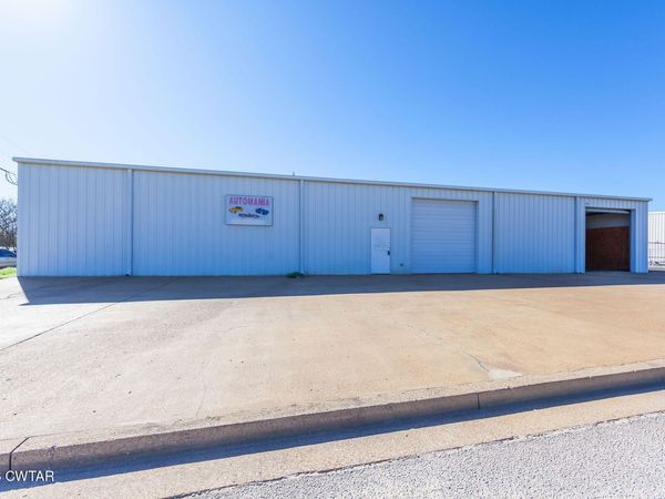 39 N Madison Drive , Humboldt, TN 38343