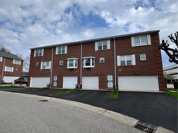 5 Downing Street, Charleston, WV 25301