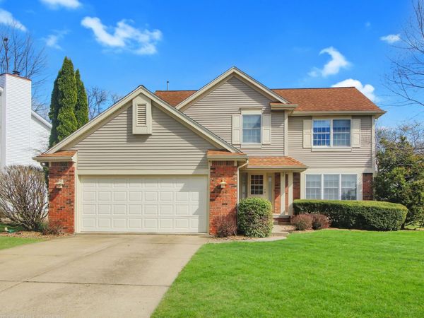 610 Old Farm Road, Bloomington, IL 61704