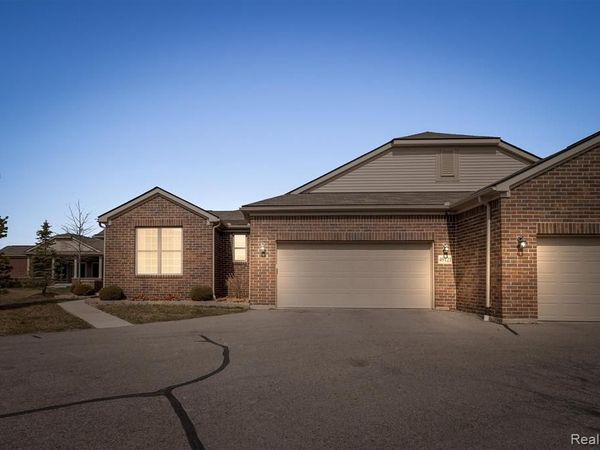 49121 Garrett Court, Macomb Twp, MI 48042