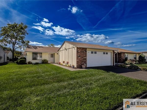 30 Larch Plaza , Monroe Township, NJ 08831