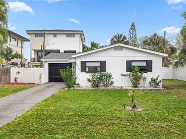 1920 NEW HAMPSHIRE AVENUE NE, ST PETERSBURG, FL 33703