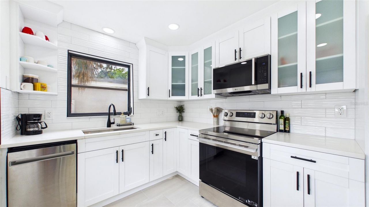 1920 New Hampshire Avenue Ne, Saint Petersburg, FL 33703 Photo