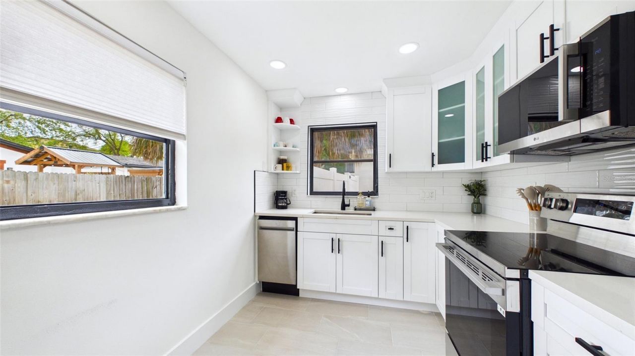 1920 New Hampshire Avenue Ne, Saint Petersburg, FL 33703 Photo