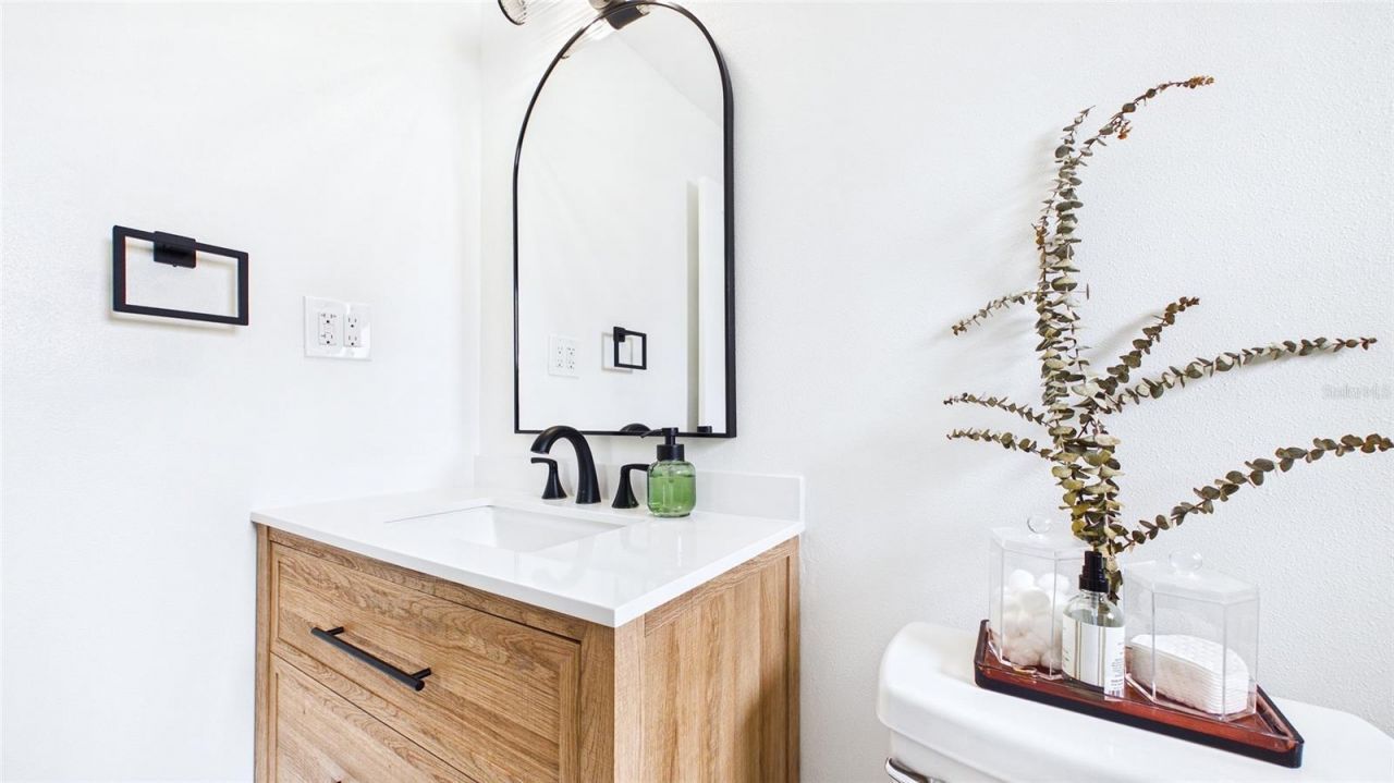 1920 New Hampshire Avenue Ne, Saint Petersburg, FL 33703 Photo