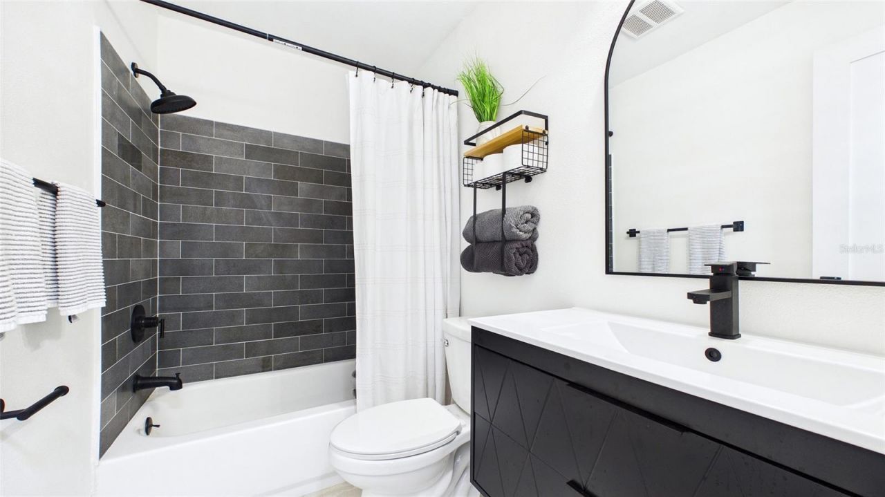 1920 New Hampshire Avenue Ne, Saint Petersburg, FL 33703 Photo