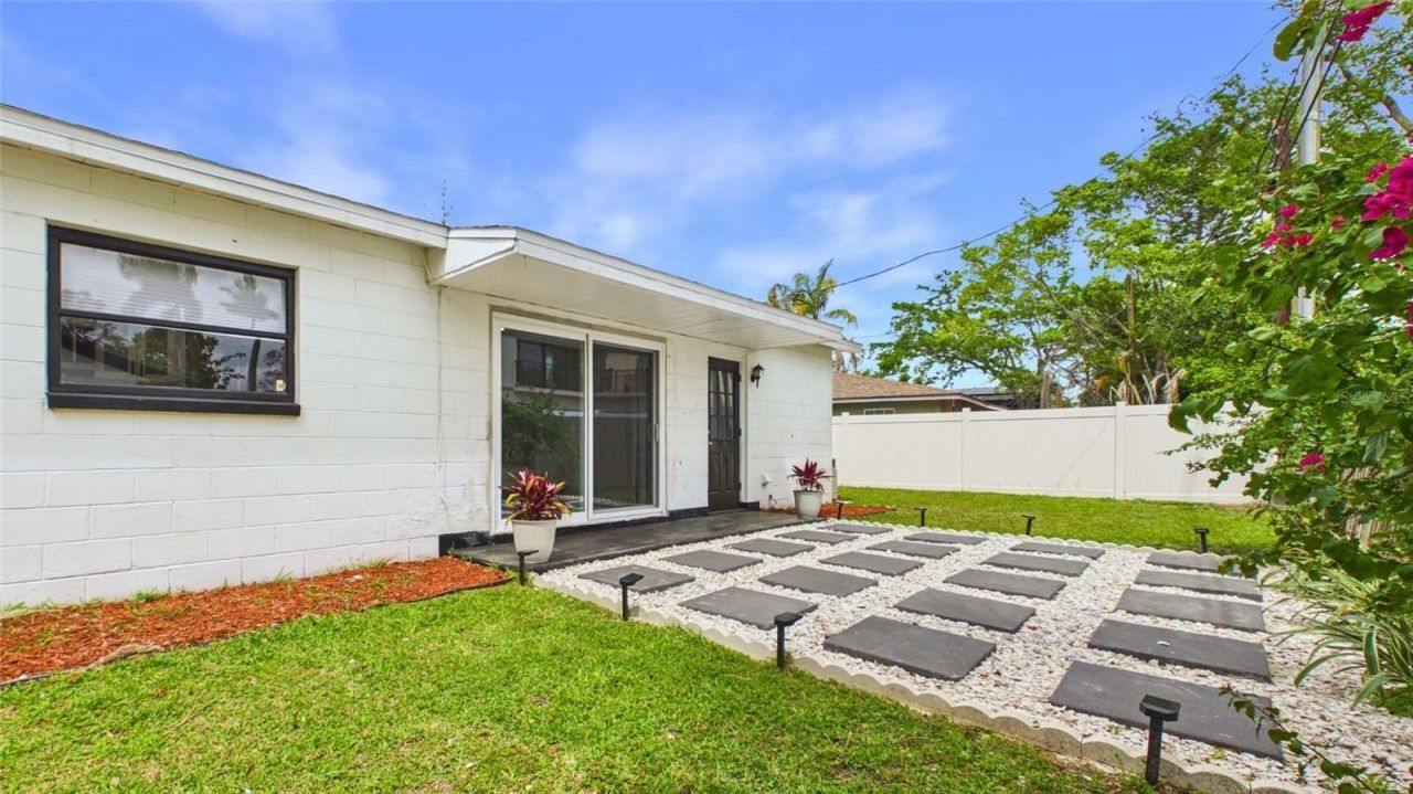 1920 New Hampshire Avenue Ne, Saint Petersburg, FL 33703 Photo