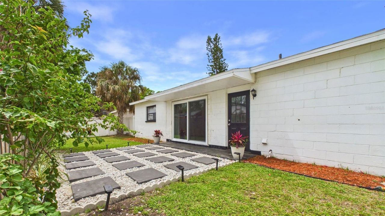 1920 New Hampshire Avenue Ne, Saint Petersburg, FL 33703 Photo