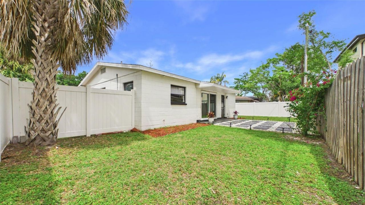 1920 New Hampshire Avenue Ne, Saint Petersburg, FL 33703 Photo