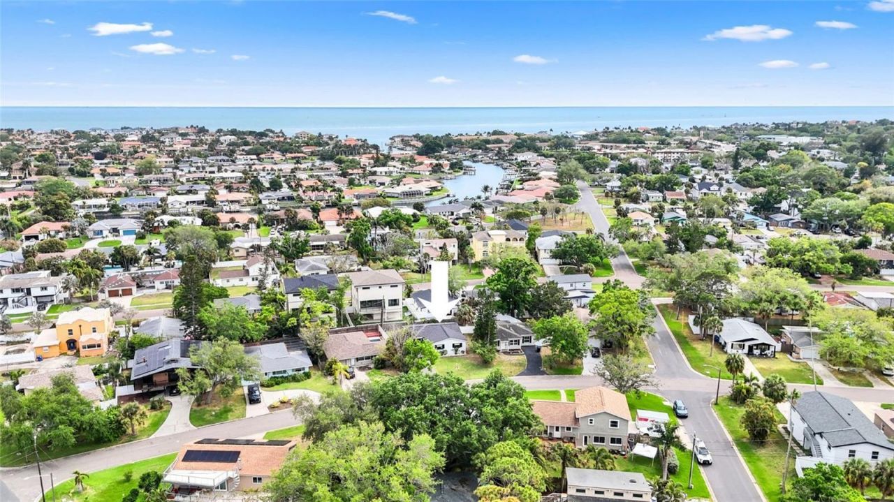 1920 New Hampshire Avenue Ne, Saint Petersburg, FL 33703 Photo