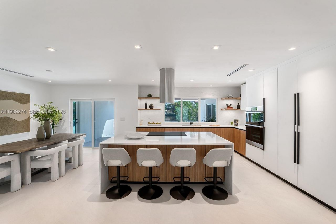 19721 NE 23 Ave , Miami, FL 33180 Photo