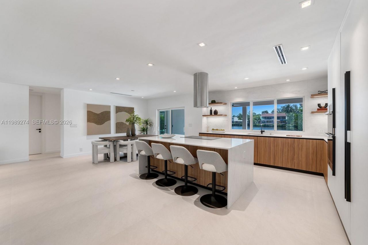 19721 NE 23 Ave, Miami, FL 33180 Photo