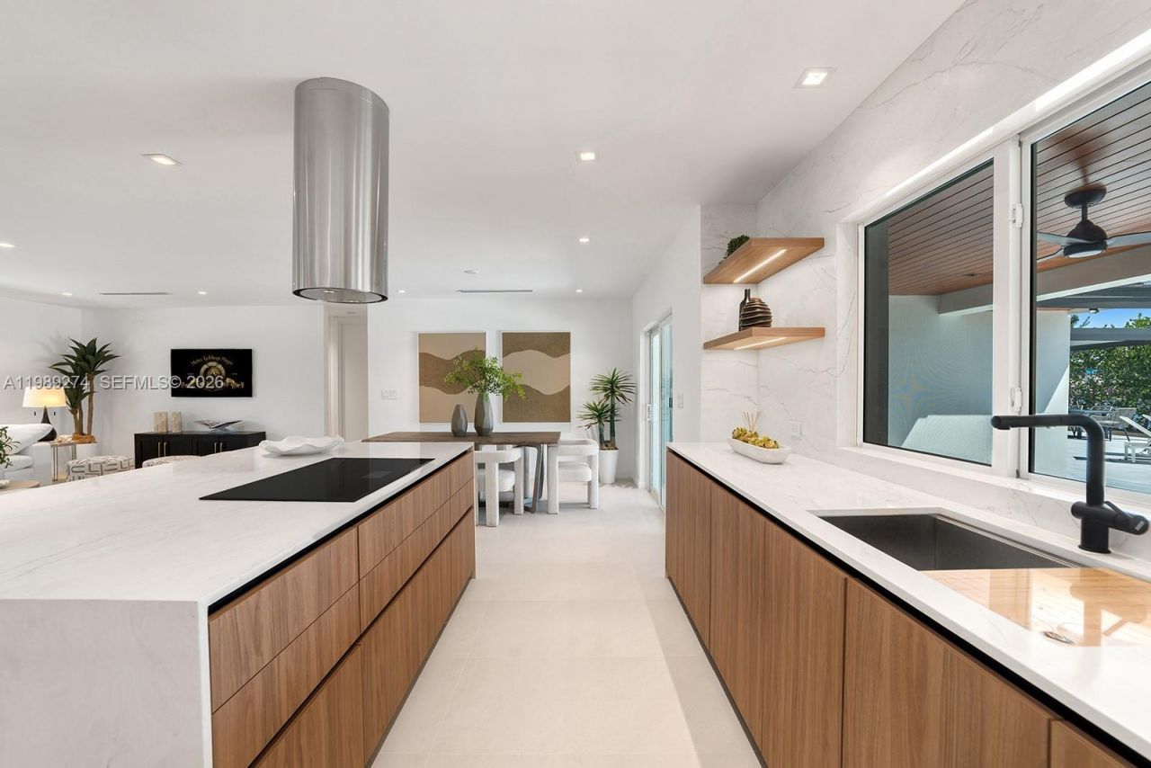 19721 NE 23 Ave, Miami, FL 33180 Photo