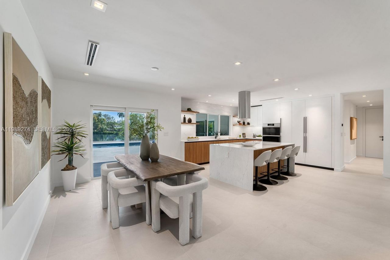 19721 NE 23 Ave, Miami, FL 33180 Photo