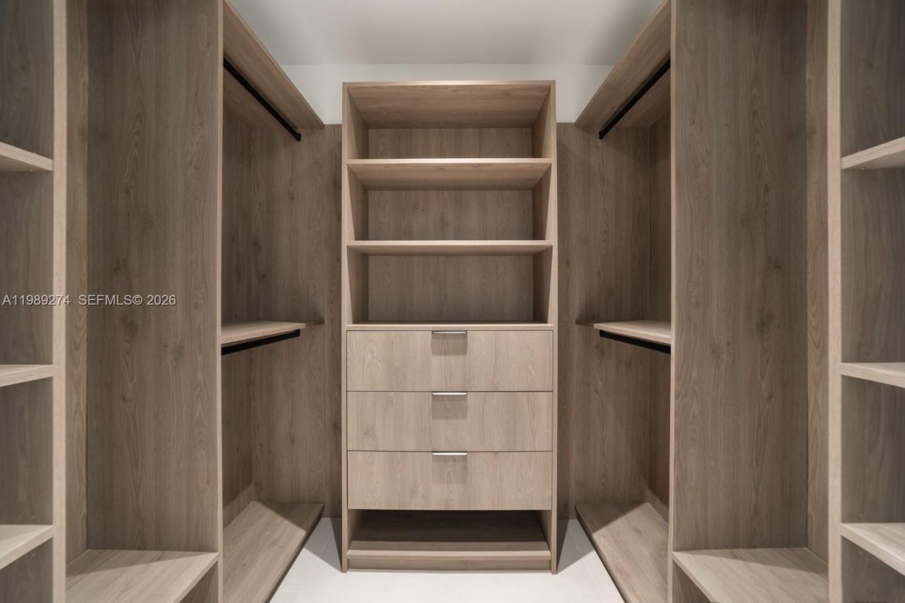 19721 NE 23 Ave , Miami, FL 33180 Photo