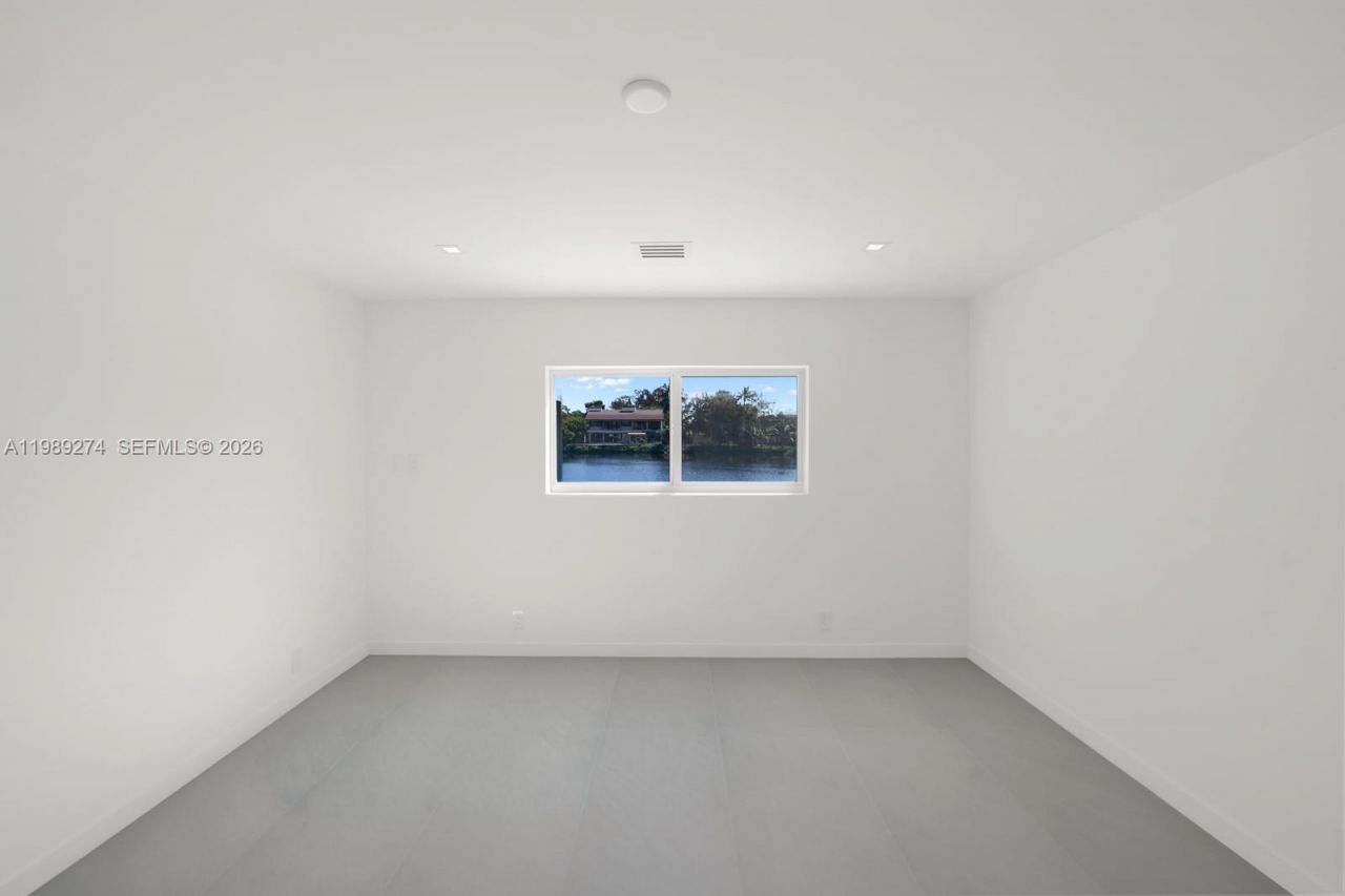 19721 NE 23 Ave, Miami, FL 33180 Photo