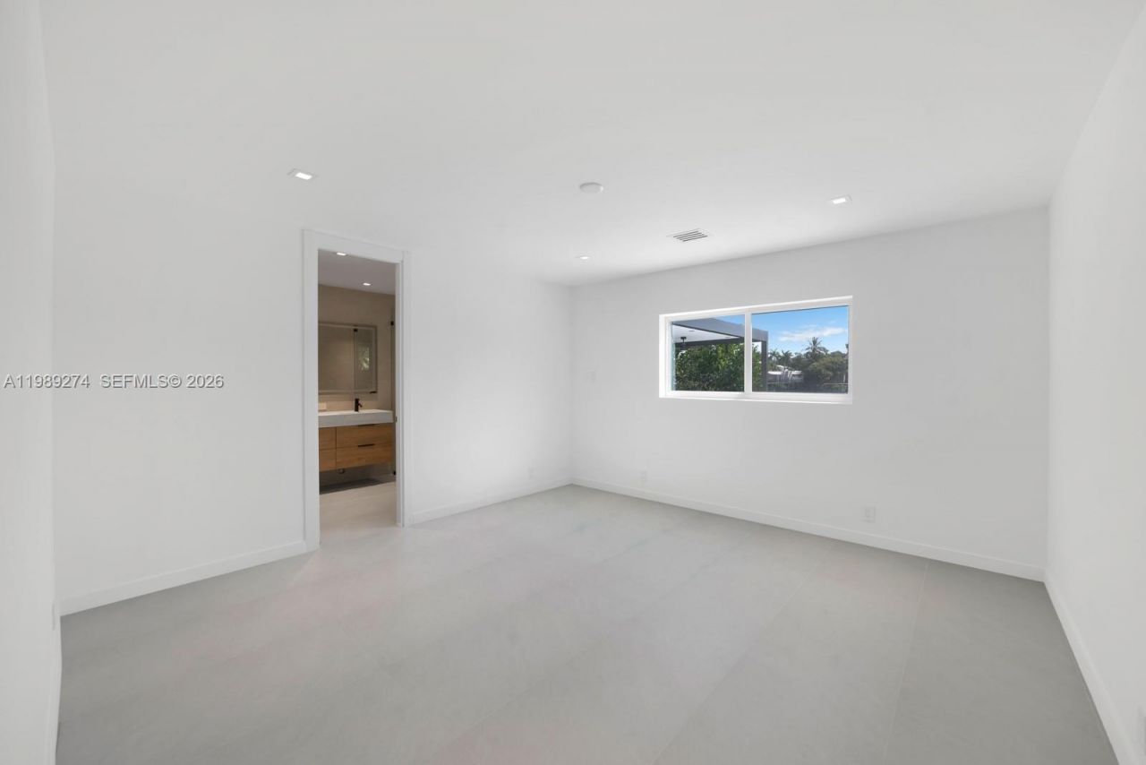 19721 NE 23 Ave , Miami, FL 33180 Photo