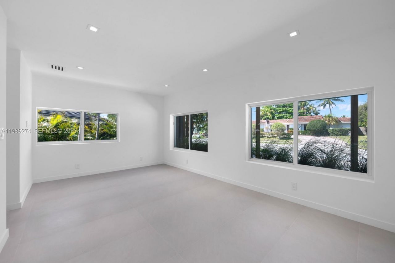 19721 NE 23 Ave , Miami, FL 33180 Photo