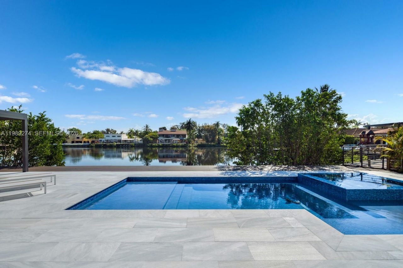 19721 NE 23 Ave, Miami, FL 33180 Photo