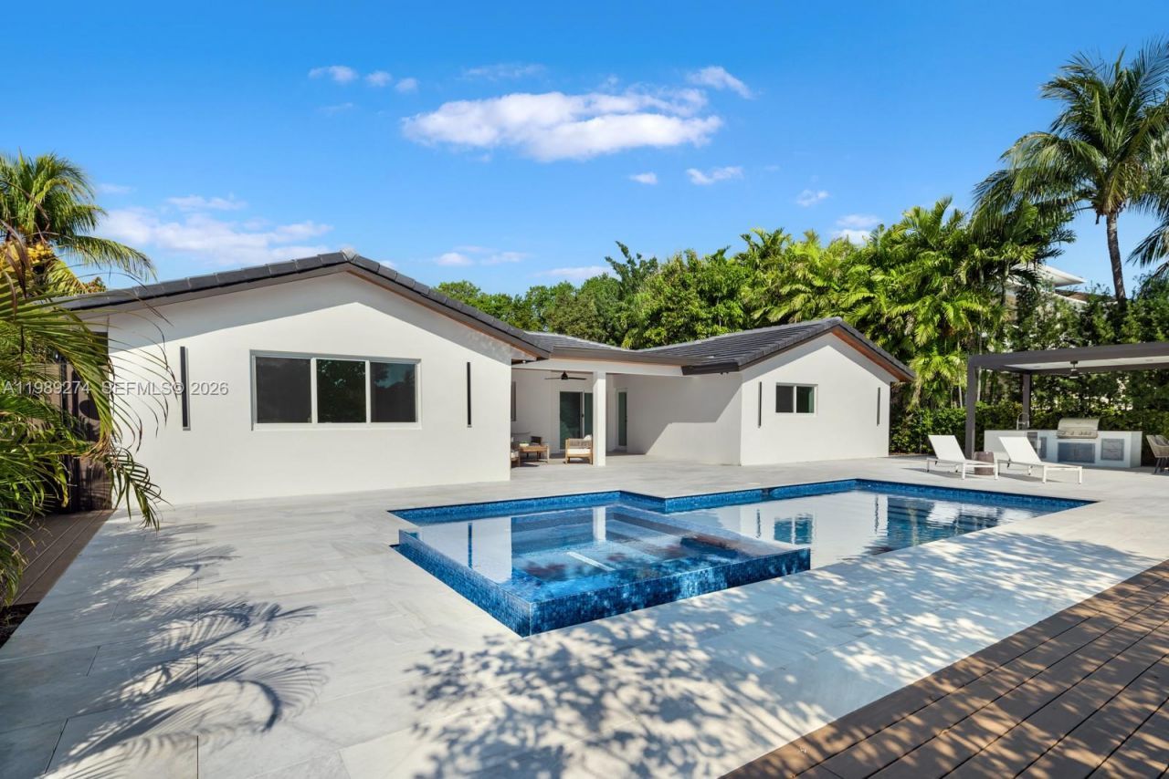 19721 NE 23 Ave, Miami, FL 33180 Photo