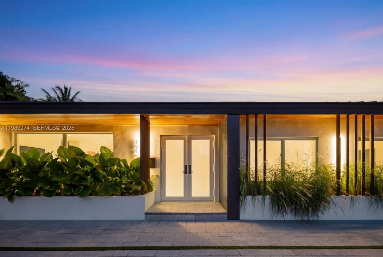 19721 NE 23 Ave, Miami, FL 33180 Photo